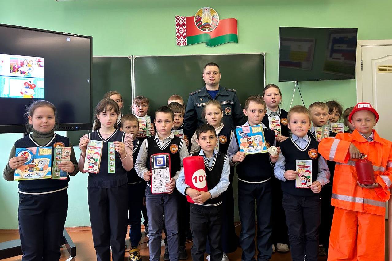 Ошмянские спасатели провели для школьников обучающее занятие