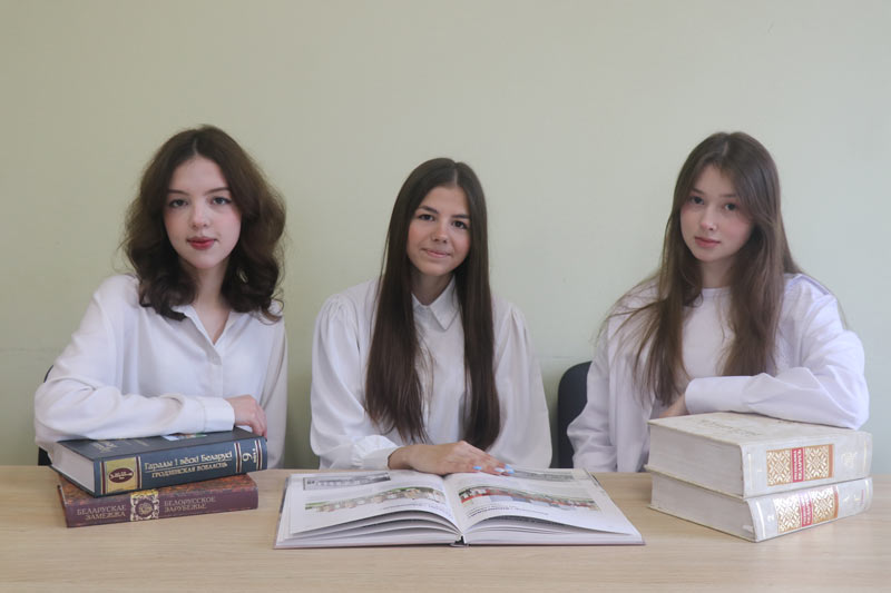 Семь выпускниц Ошмянского района набрали сто баллов по результатам централизованных экзаменов