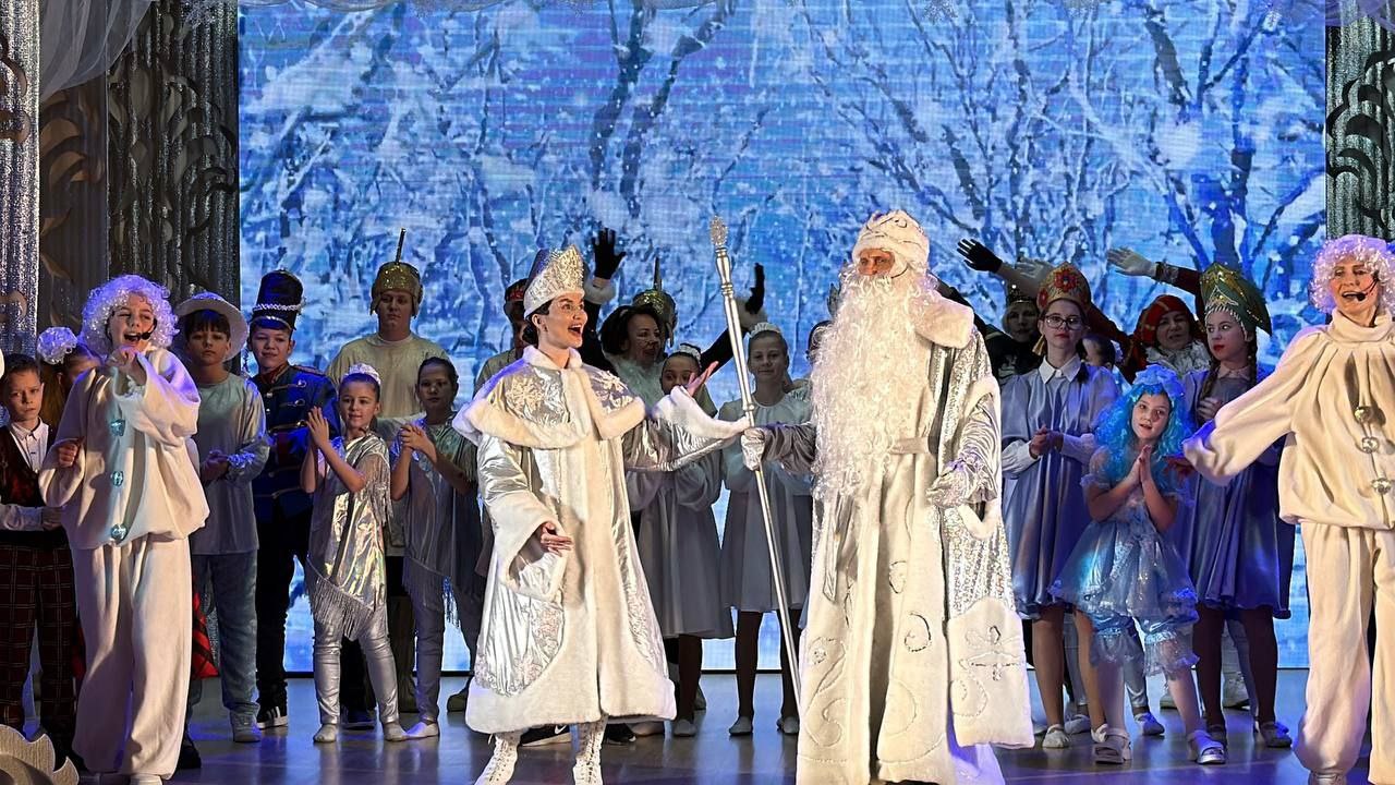 В рамках акции «Наши дети» 23 декабря 2025 года в Ошмянах прошел районный праздник