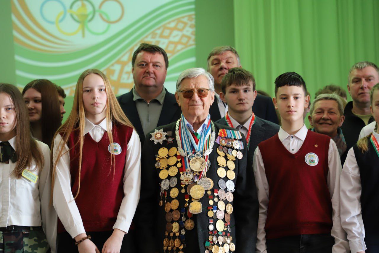 15 января 2026 года прошла встреча обучающихся учреждений образования с олимпийскими чемпионами Дмитрием Довгаленком, Александром Тихоновым и Андреем Барбашинским